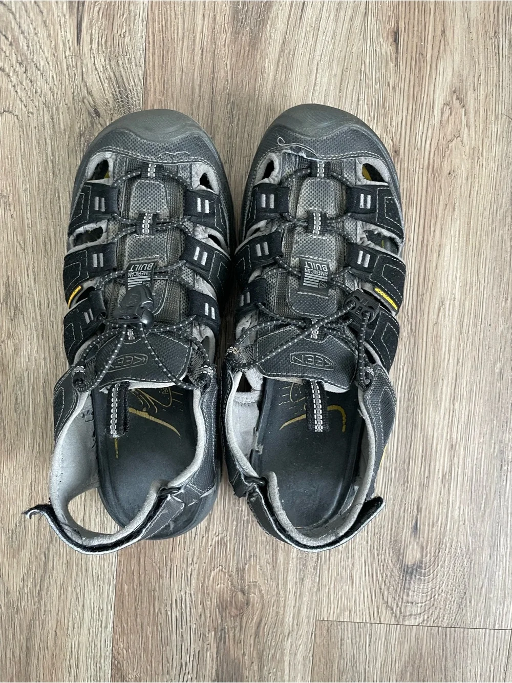Men Size 9 Keen Rialto II H2 Black Sandals Shoes